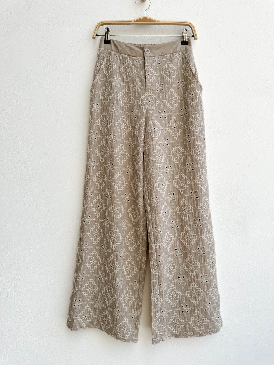 Pantalón Bordado 7033 Beige