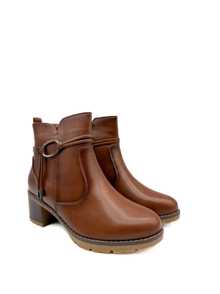 Botines con Tacón Grueso y Detalle de Anillo Metálico