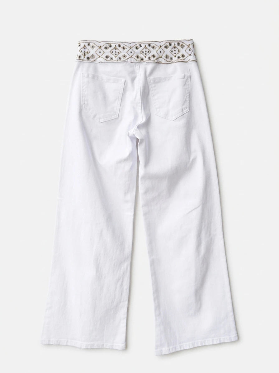 Pantalón ancho blanco con bordado decorativo