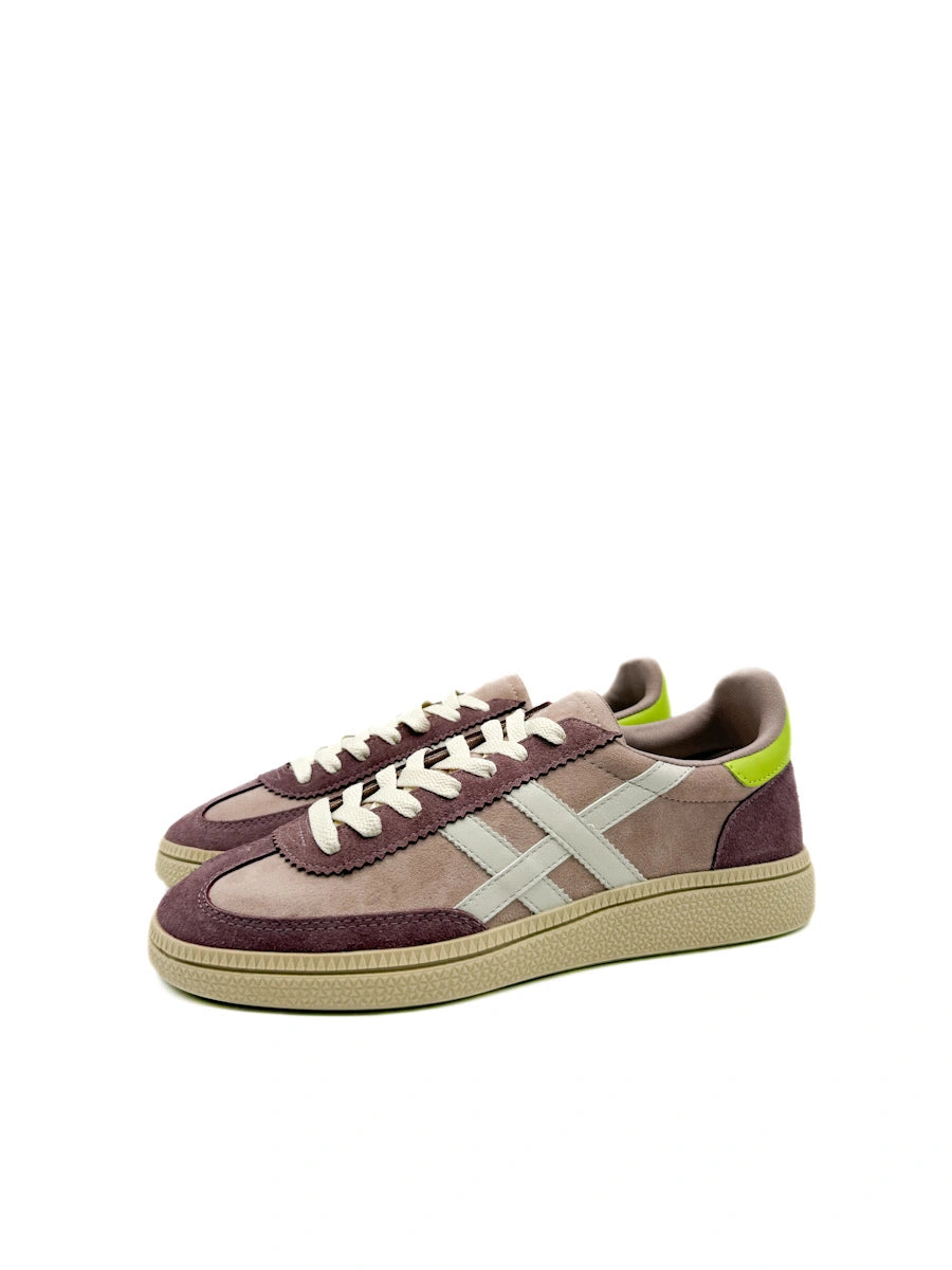 Zapatillas Corina Estilo Terrace con Detalles de Contraste y Suela Texturizada.