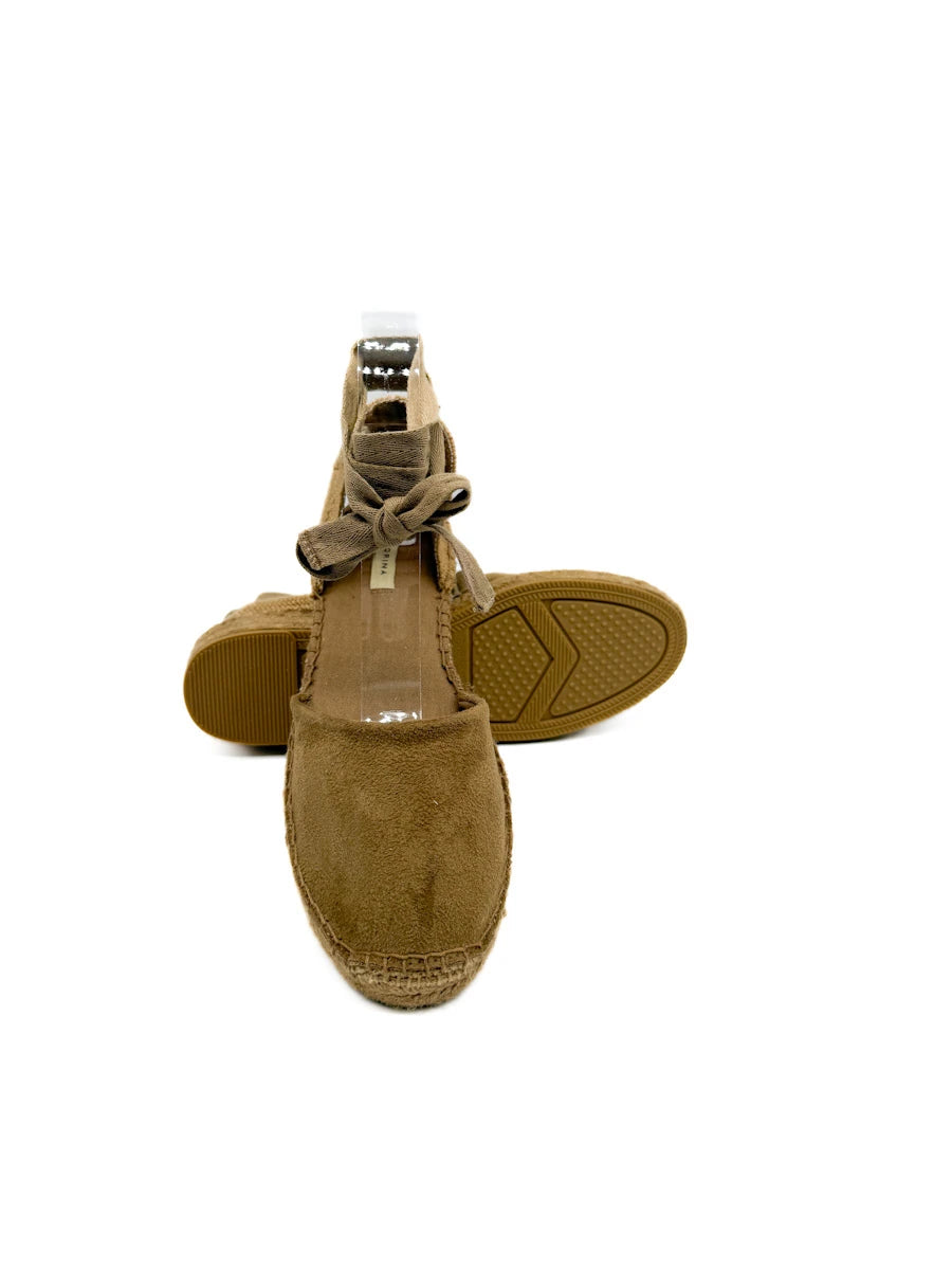 Alpargatas de Antelina con Cintas al Tobillo: Estilo Artesanal en Tonos Tierra