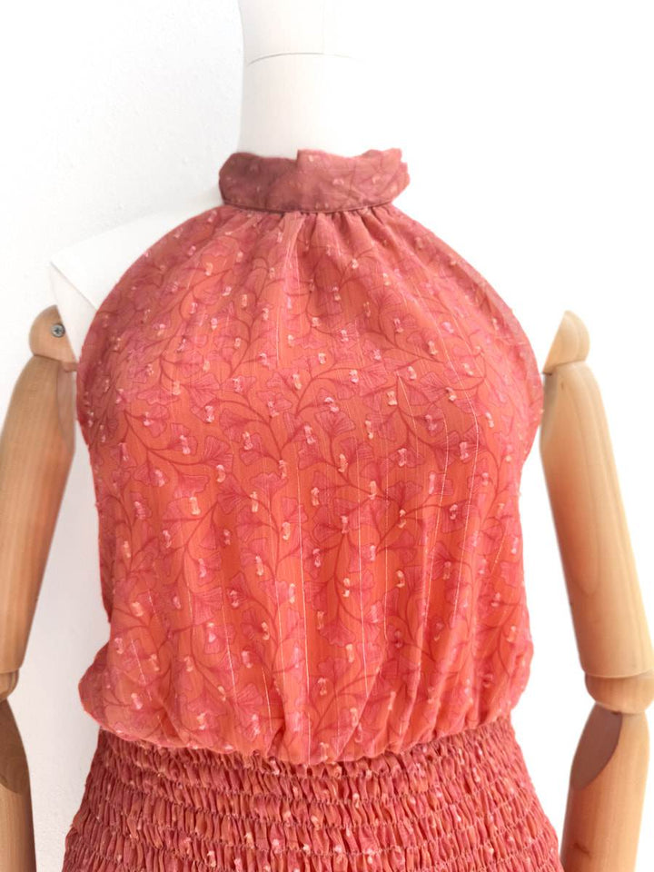 Vestido Corto Estampado con Cuello Halter y Volante