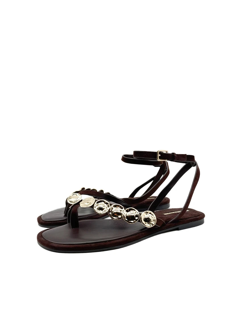 Sandalias de Dedo Boho con Discos Dorados y Tira Ajustable para Mujer