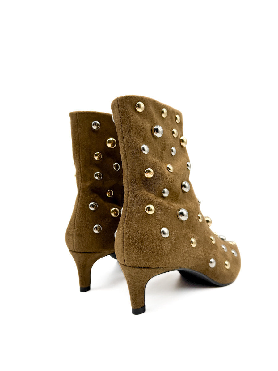 Botines Tacón Bajo Tachuelas Metálicas Corina M5636