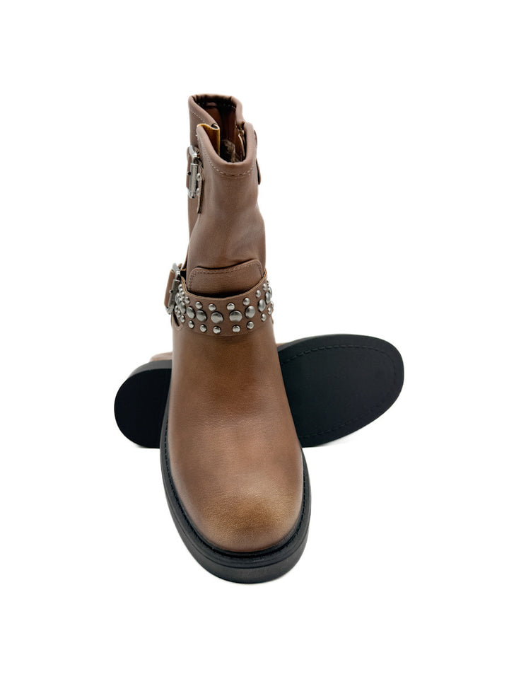 Botines Biker con Tachuelas y Hebillas Metálicas en Suela de Plataforma.