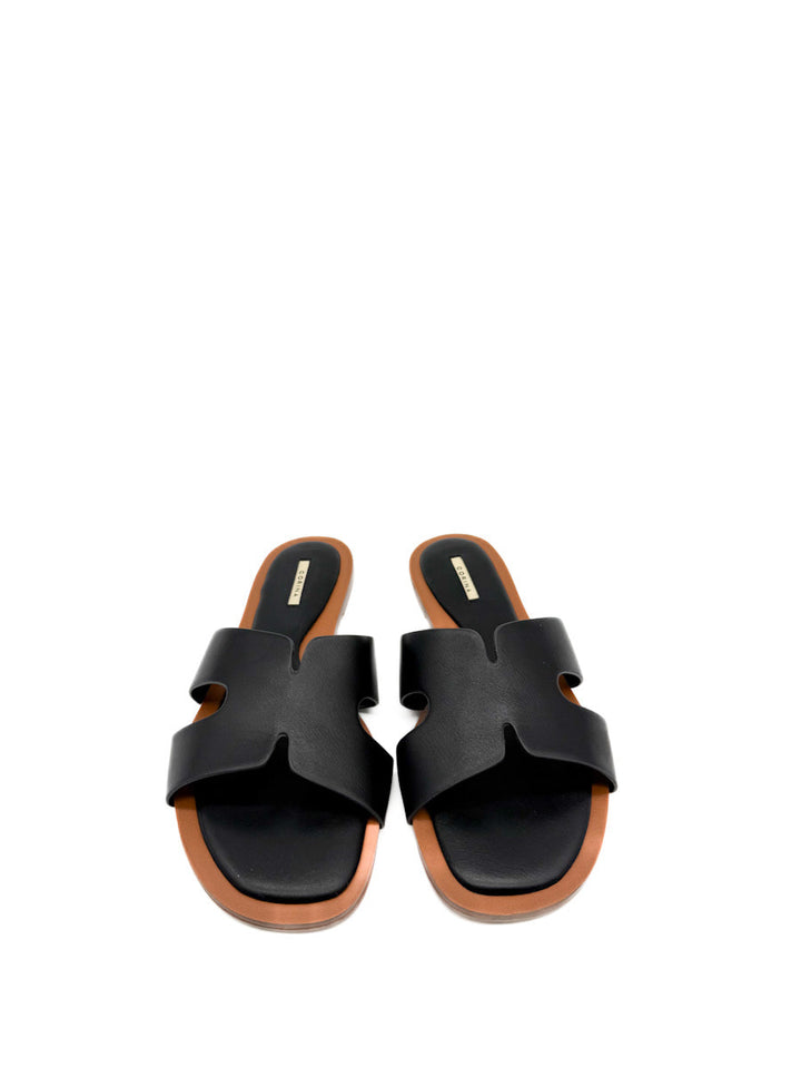 Sandalias Planas con Diseño en "H" – Elegancia y Comodidad