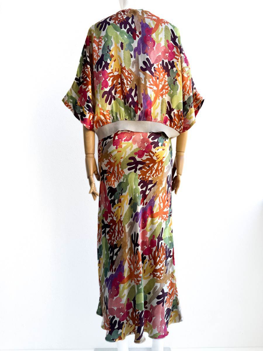 Bomber y Falda Satinadas