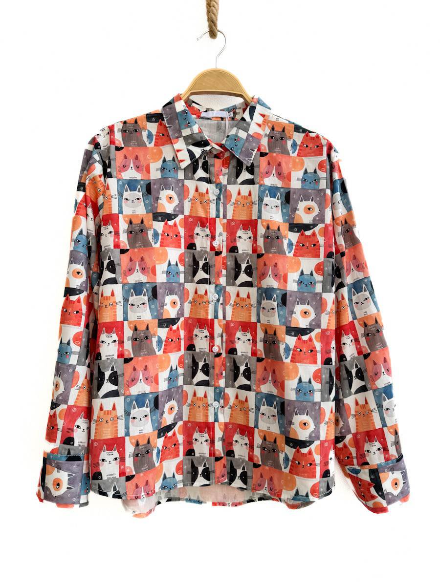 Camisa Estampada de Gatos – Colorida y Única Naranja