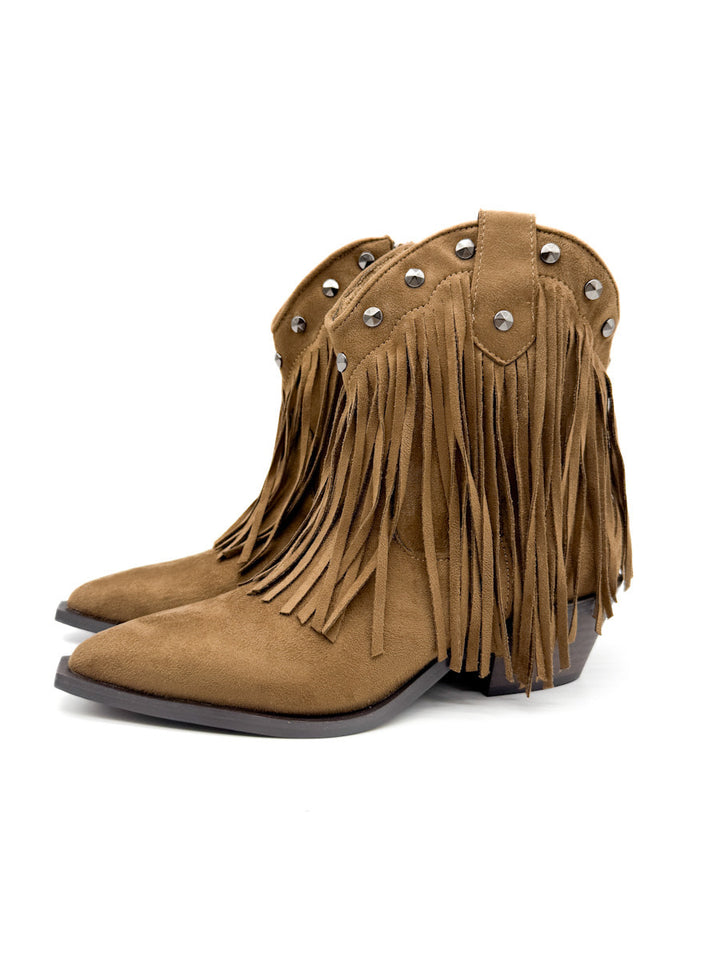 Botines cowboy con Flecos y Detalles Metálicos Corina M5796