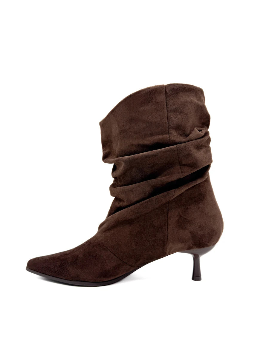Botines de Antelina con Tacón Chupete y Caña Arrugada