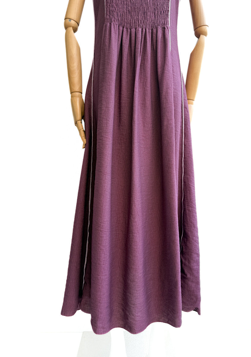 Vestido largo con líneas verticales en contraste – Disponible en varios colores