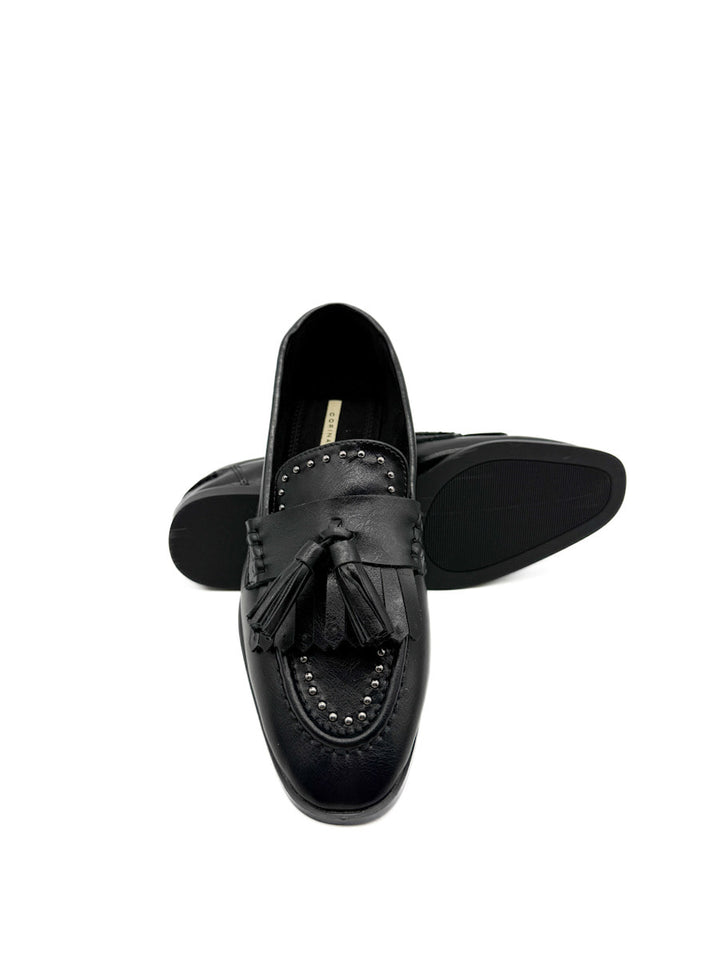 Mocasines de Borlas y Tachuelas Corina M5680