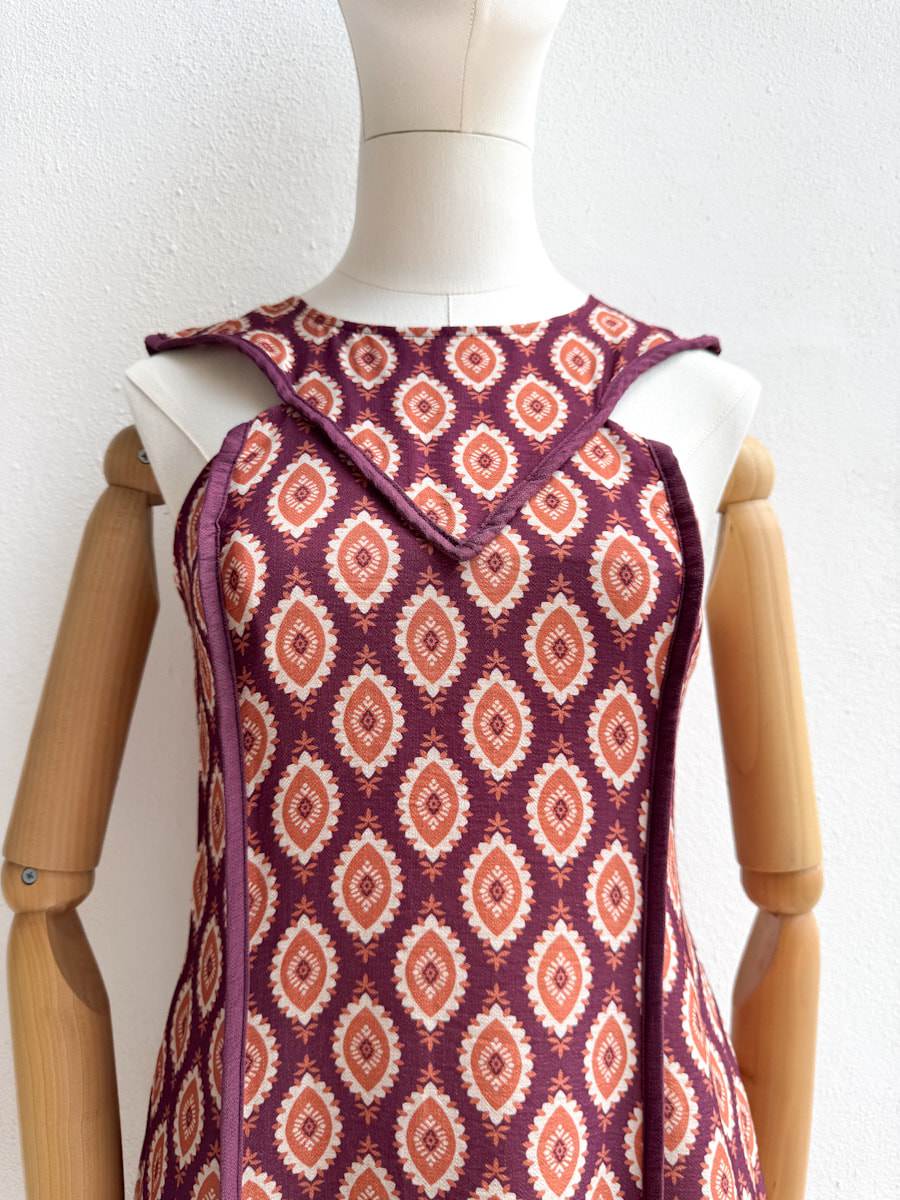 Vestido Midi Étnico con Escote Original – Disponible en Varios Colores