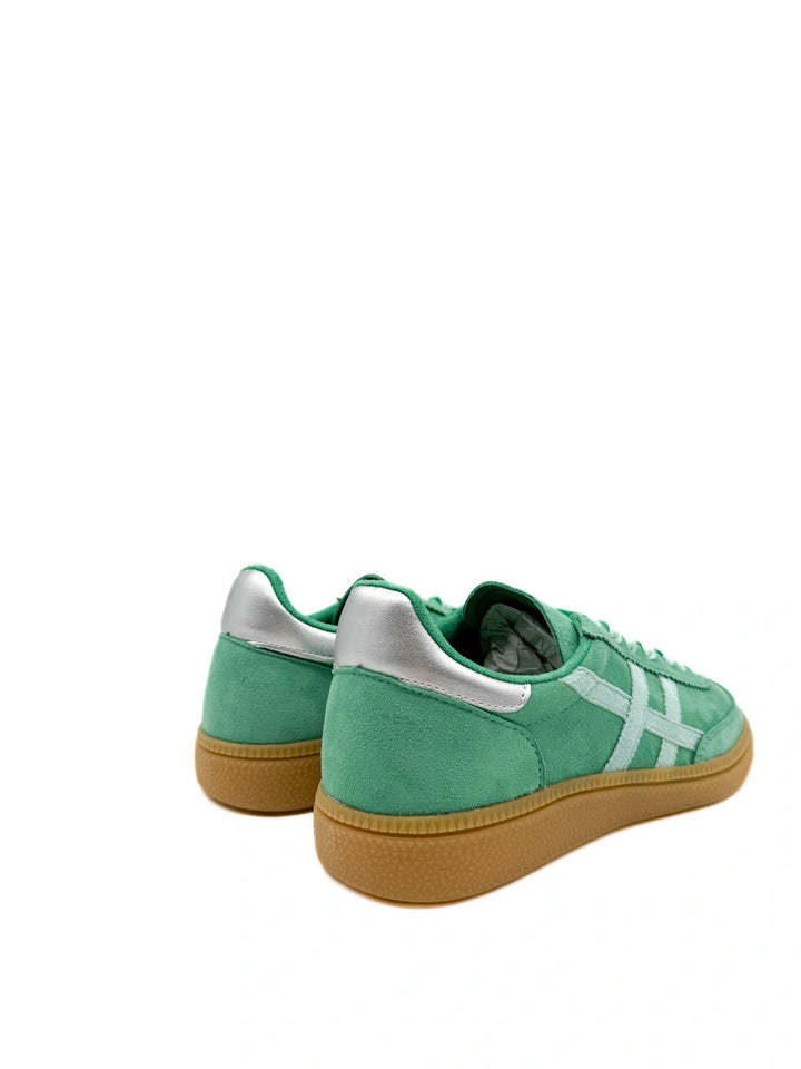 Zapatillas Corina Estilo Terrace con Detalles de Contraste y Suela Texturizada.