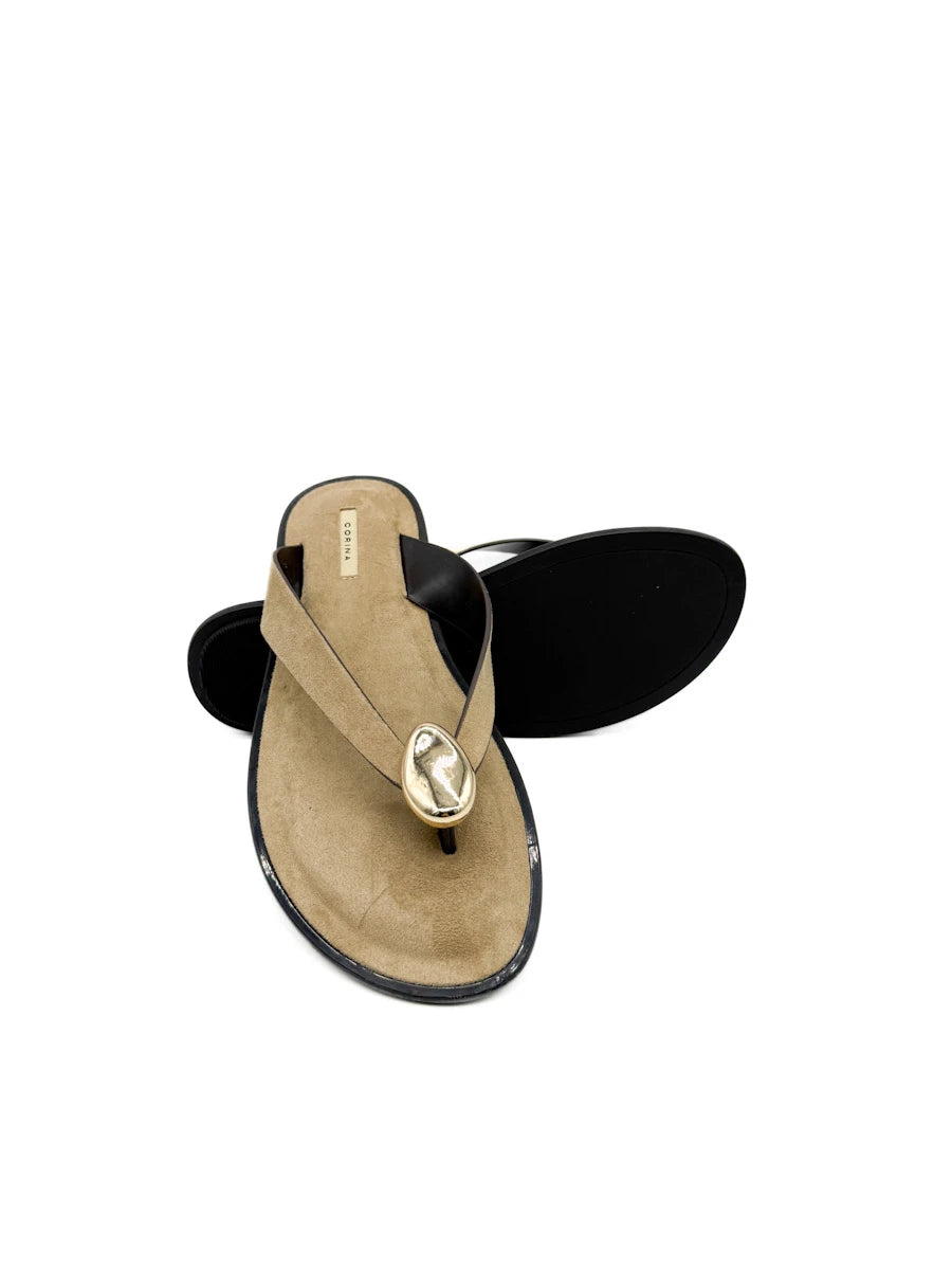 Sandalias de Dedo Corina con Adorno Metálico Dorado