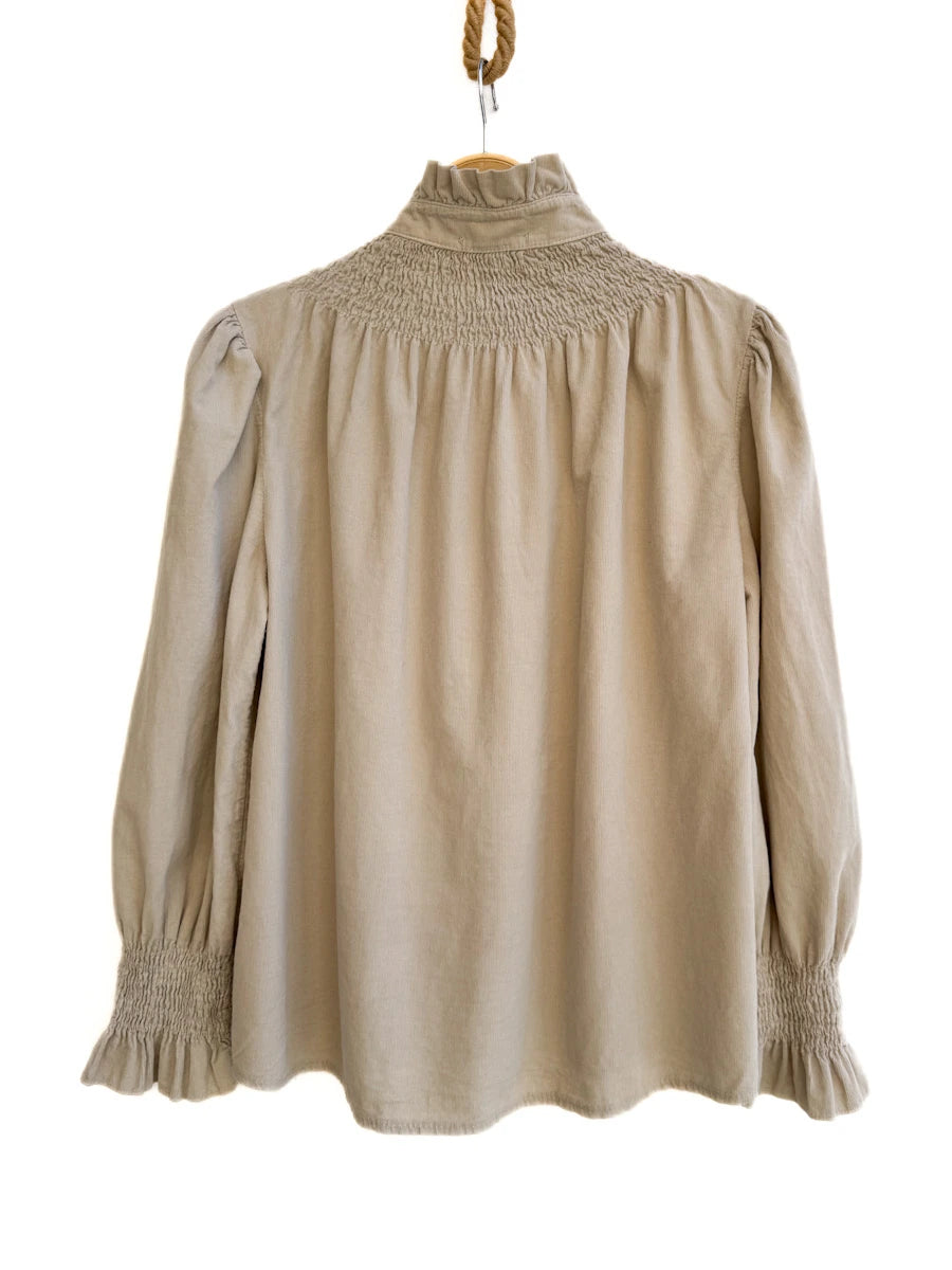 Blusa de Pana con Cuello Volante y Detalle Plisado