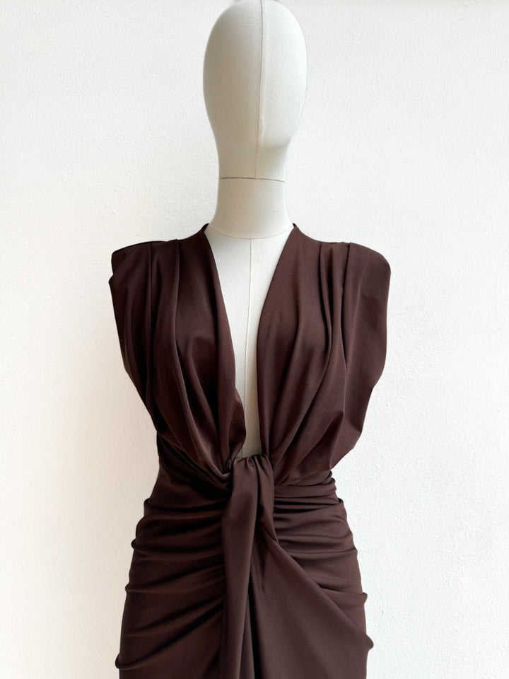 Vestido Largo Drapeado con Escote en V Profundo, Nudo en la Cintura.