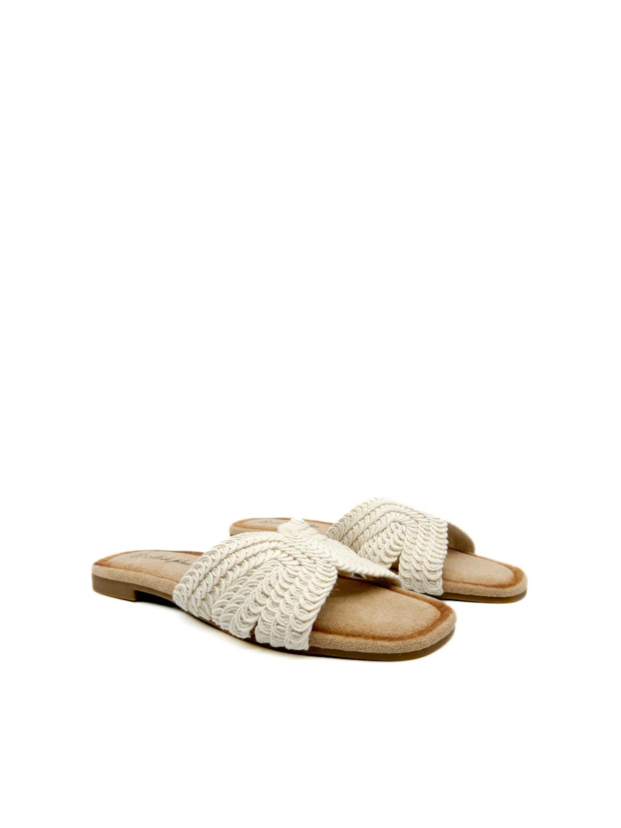 Sandalia Plana con Pala de Crochet en Ondas - Crema