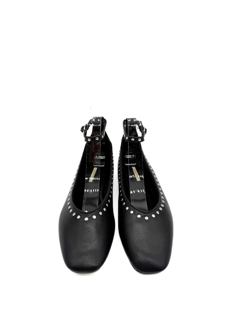 Bailarina Negra con Tachuelas y Correa de Tobillo Corina M5607