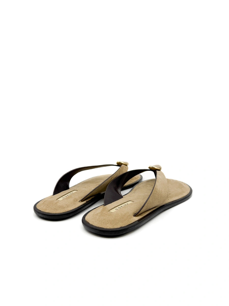 Sandalias de Dedo Corina con Adorno Metálico Dorado