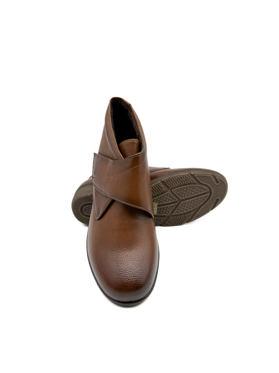 Botines de Cuña Baja con Cierre de Velcro.