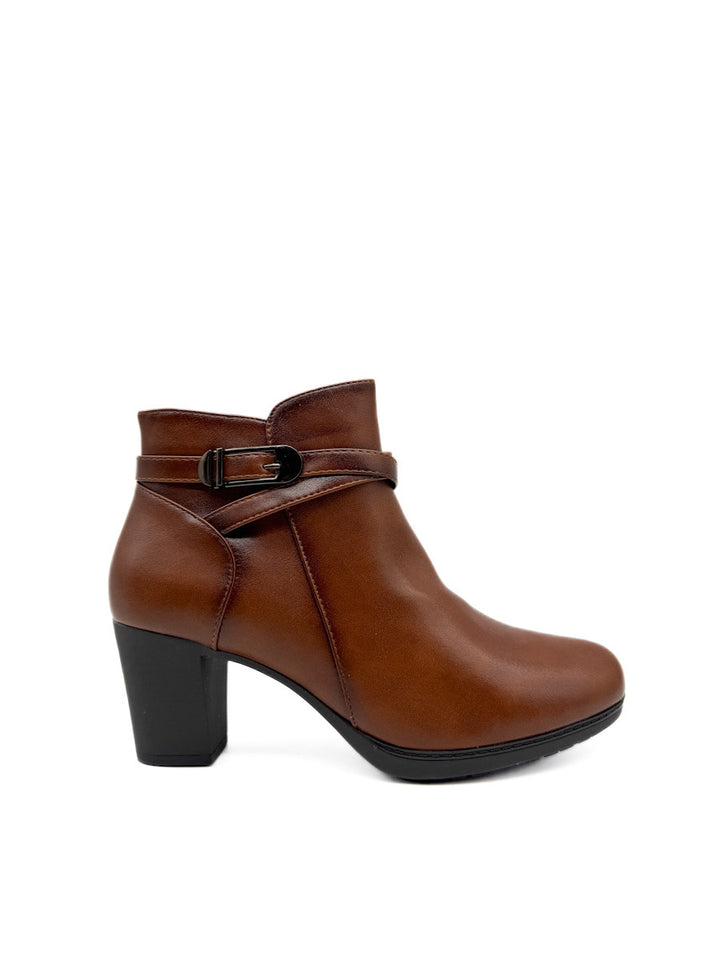 Botines con Hebilla Cruzada y Tacón Grueso: Elegancia y Comodidad en Cada Paso Camel