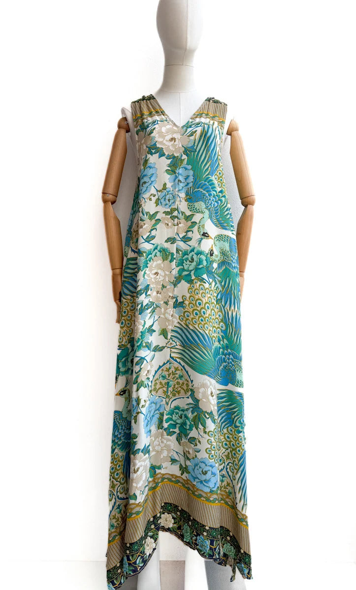 Vestido largo sin mangas con estampado floral y aves
