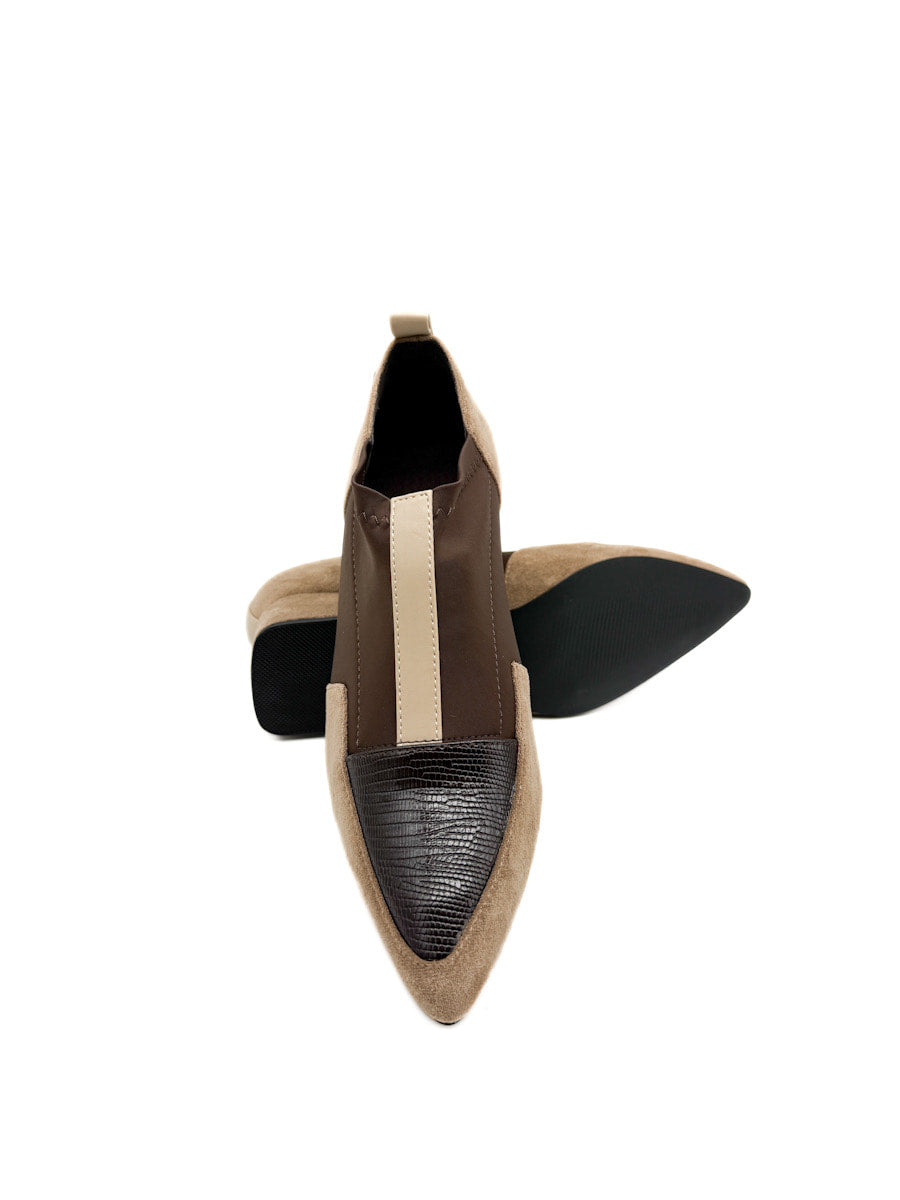 Zapatos de Tacón Bajo con Diseño de Bloques de Color y Texturas Mixtas.