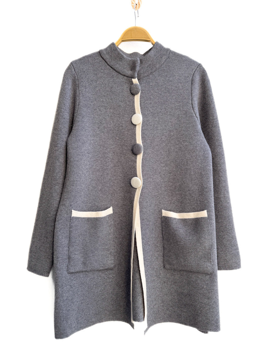 Abrigo de punto con botones contrastantes Gris
