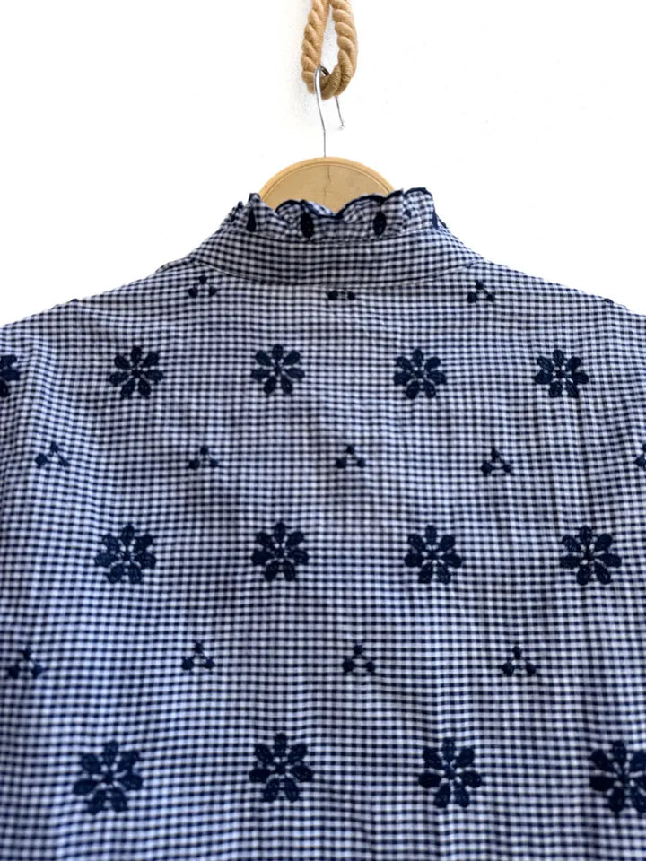 Blusa de cuadros con bordado floral