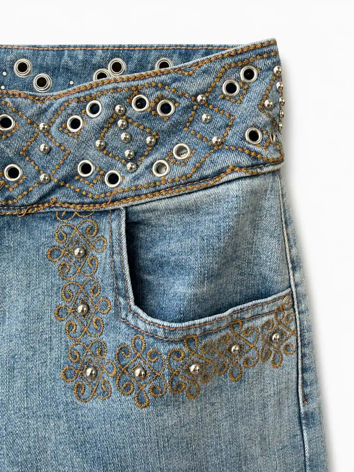Pantalón de Mezclilla de Pierna Ancha con Detalles Metálicos en Pretina