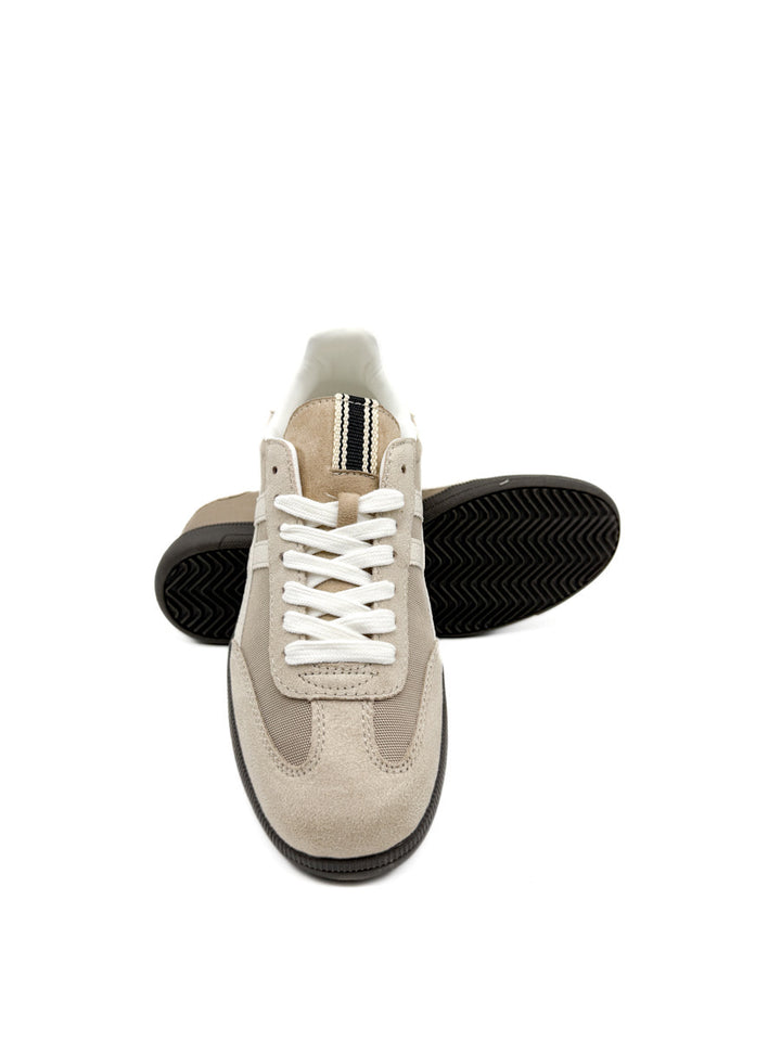 Zapatillas Deportivas de Antlina Bandas Blancas. Corina M5520