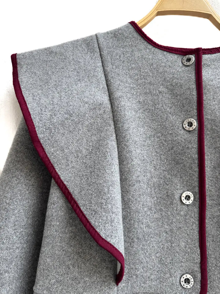 Chaqueta de paño con volante frontal y ribete en contraste