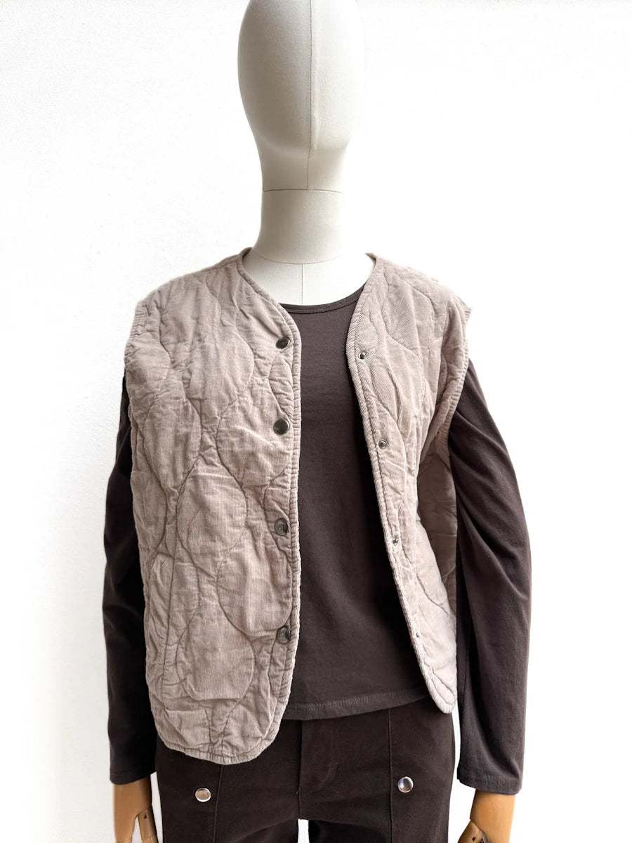 Chaleco Acolchado en Pana con Cierre de Botones