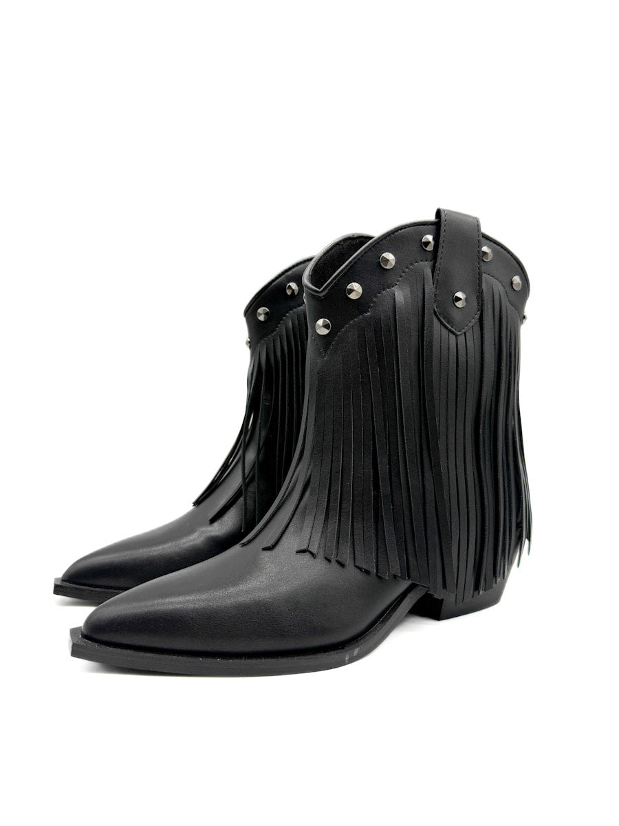 Botines cowboy con Flecos y Detalles Metálicos Corina M5796