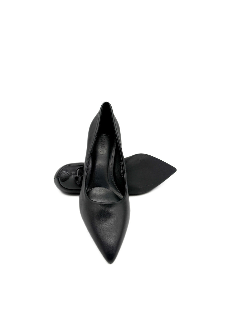 Zapatos de Tacón Clásicos: Elegancia Atemporal en Cuero Sintético