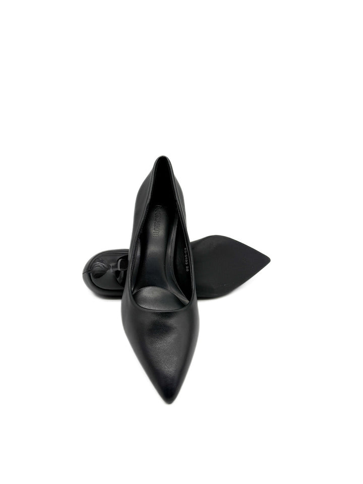 Zapatos de Tacón Clásicos: Elegancia Atemporal en Cuero Sintético