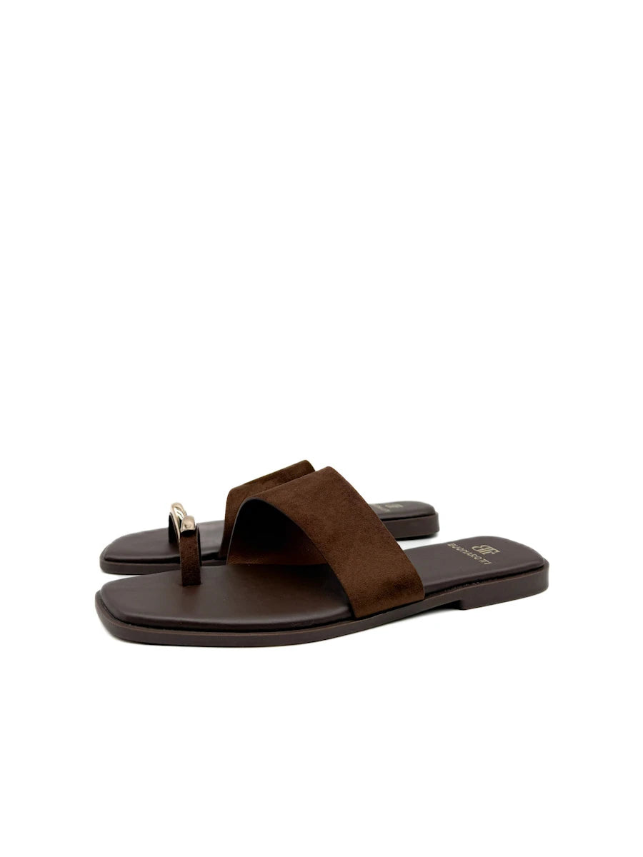 Sandalias Planas con Anillo Metálico y Pala Ancha