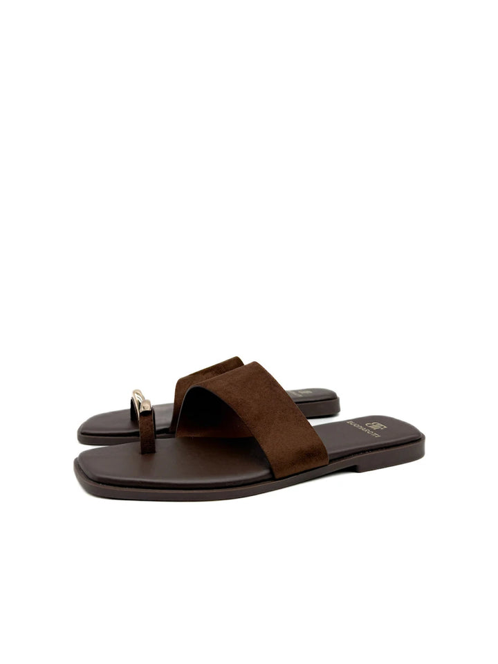 Sandalias Planas con Anillo Metálico y Pala Ancha