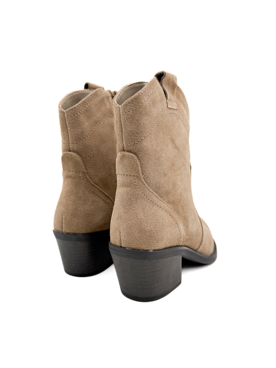 Botín  de Piel Estilo Cowboy en Tono Beige con Tacón Ancho