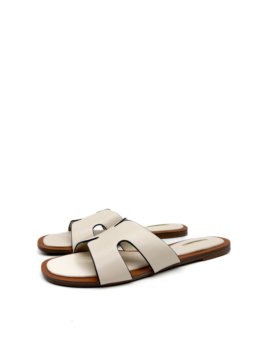 Sandalias Planas con Diseño en "H" – Elegancia y Comodidad