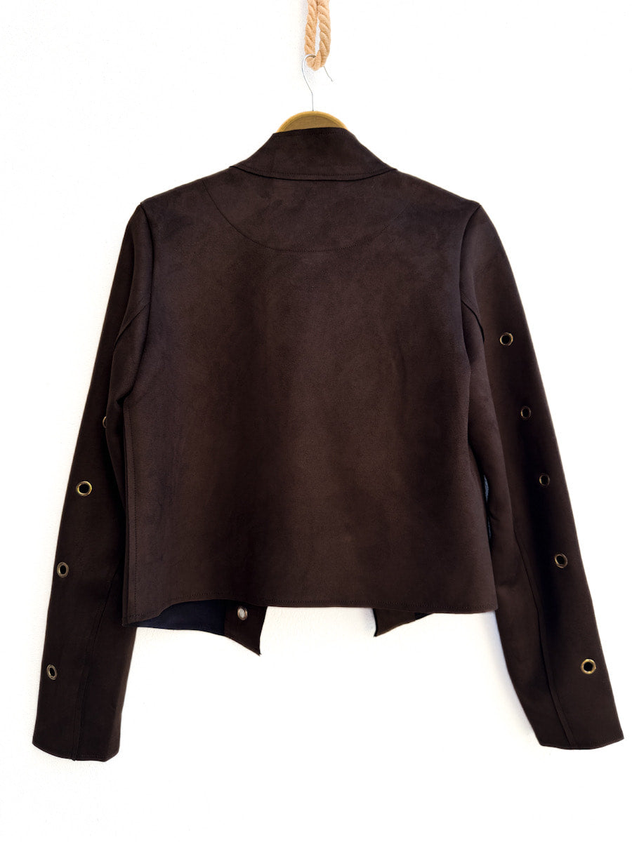 Chaqueta de ante con aros metálicos