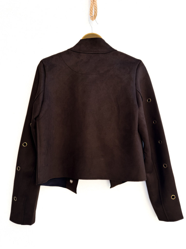 Chaqueta de ante con aros metálicos