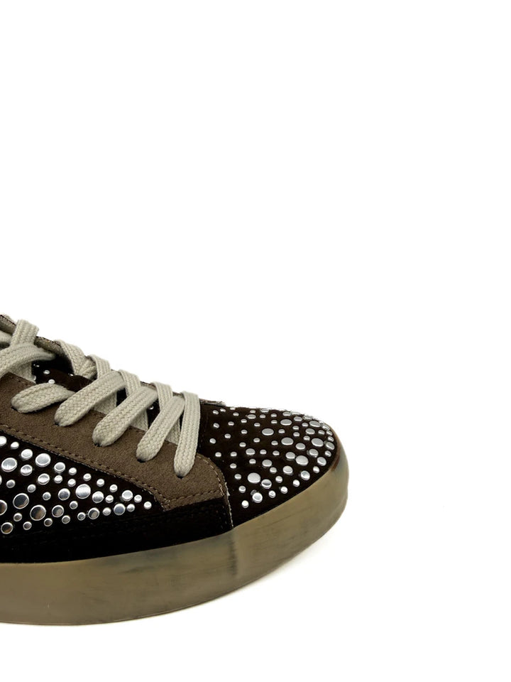 Zapatillas Corina Casuales Marrón con Tachuelas Plateadas y Talón Metalizado