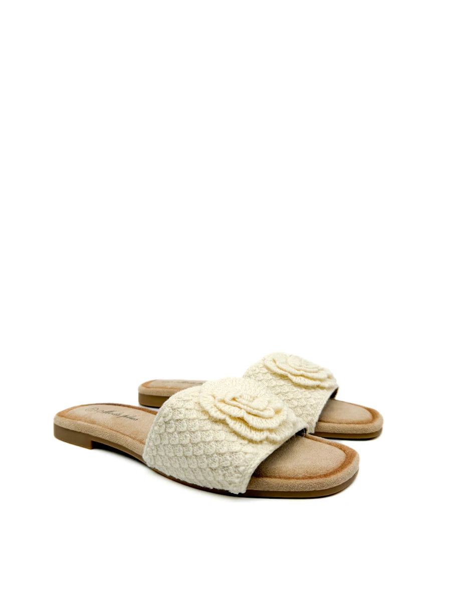 Sandalia Plana con Flor de Punto Tridimensional - Beige