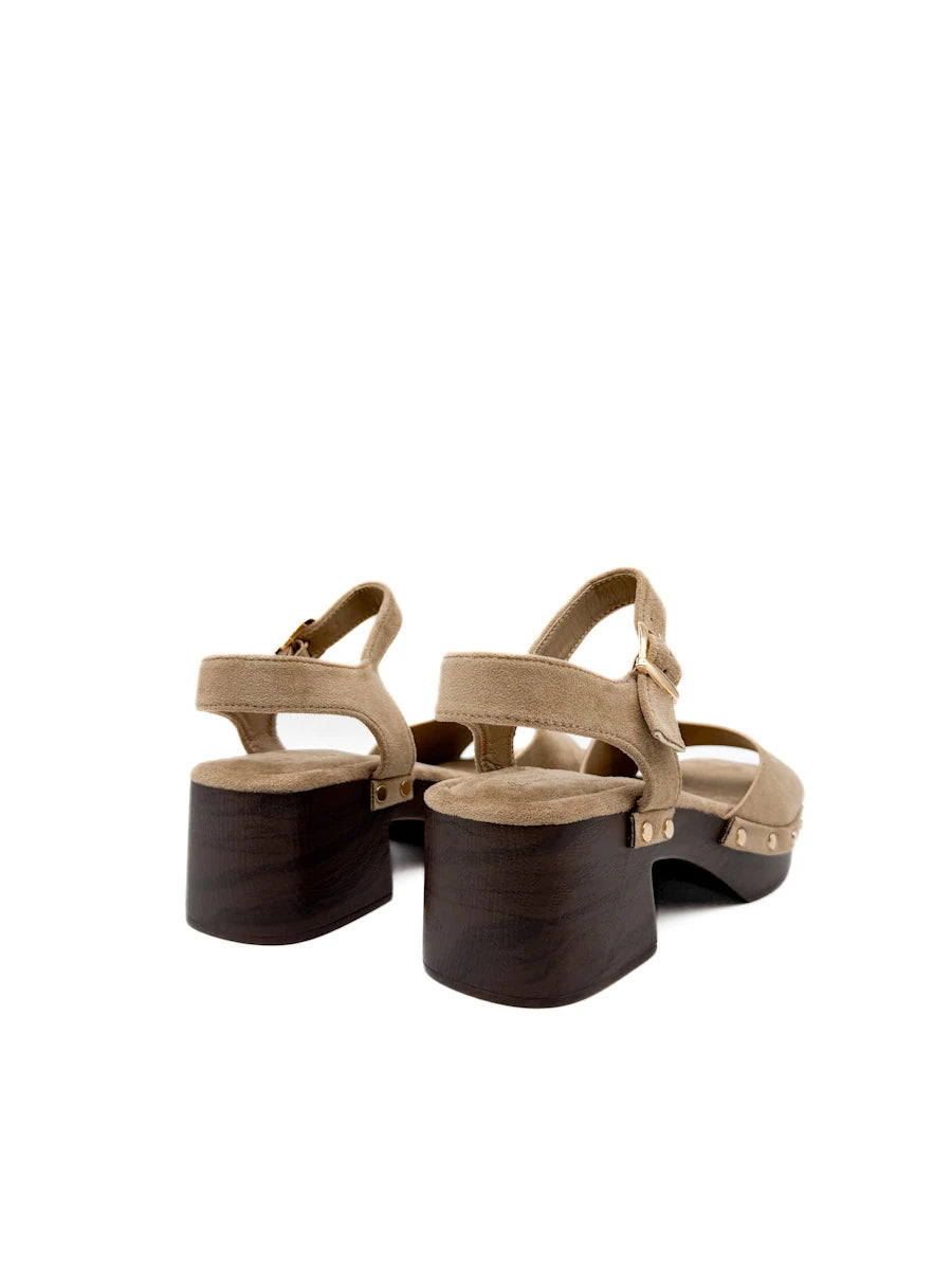 Sandalia Zueco de Plataforma con Pulsera y Tachuelas