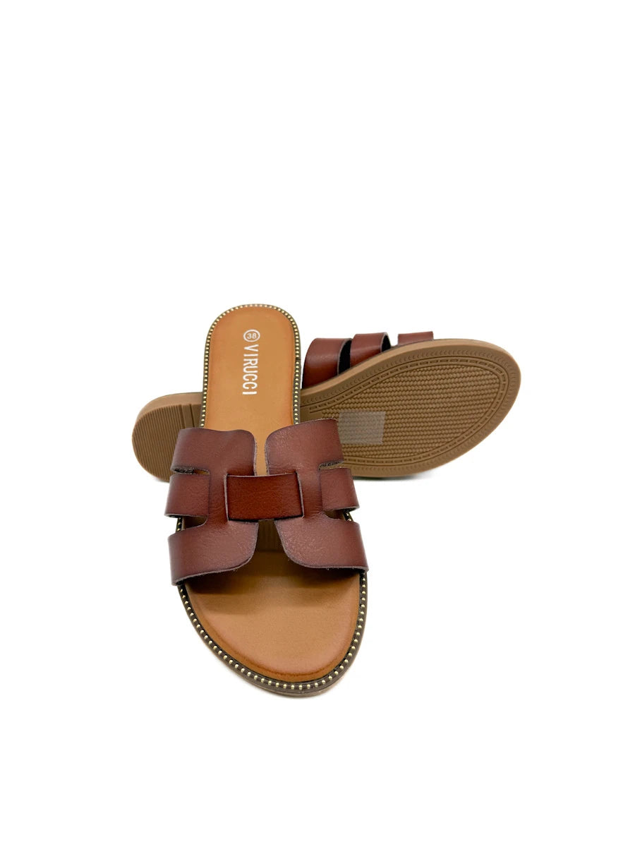 Palas marrones con detalle de tachuelas doradas