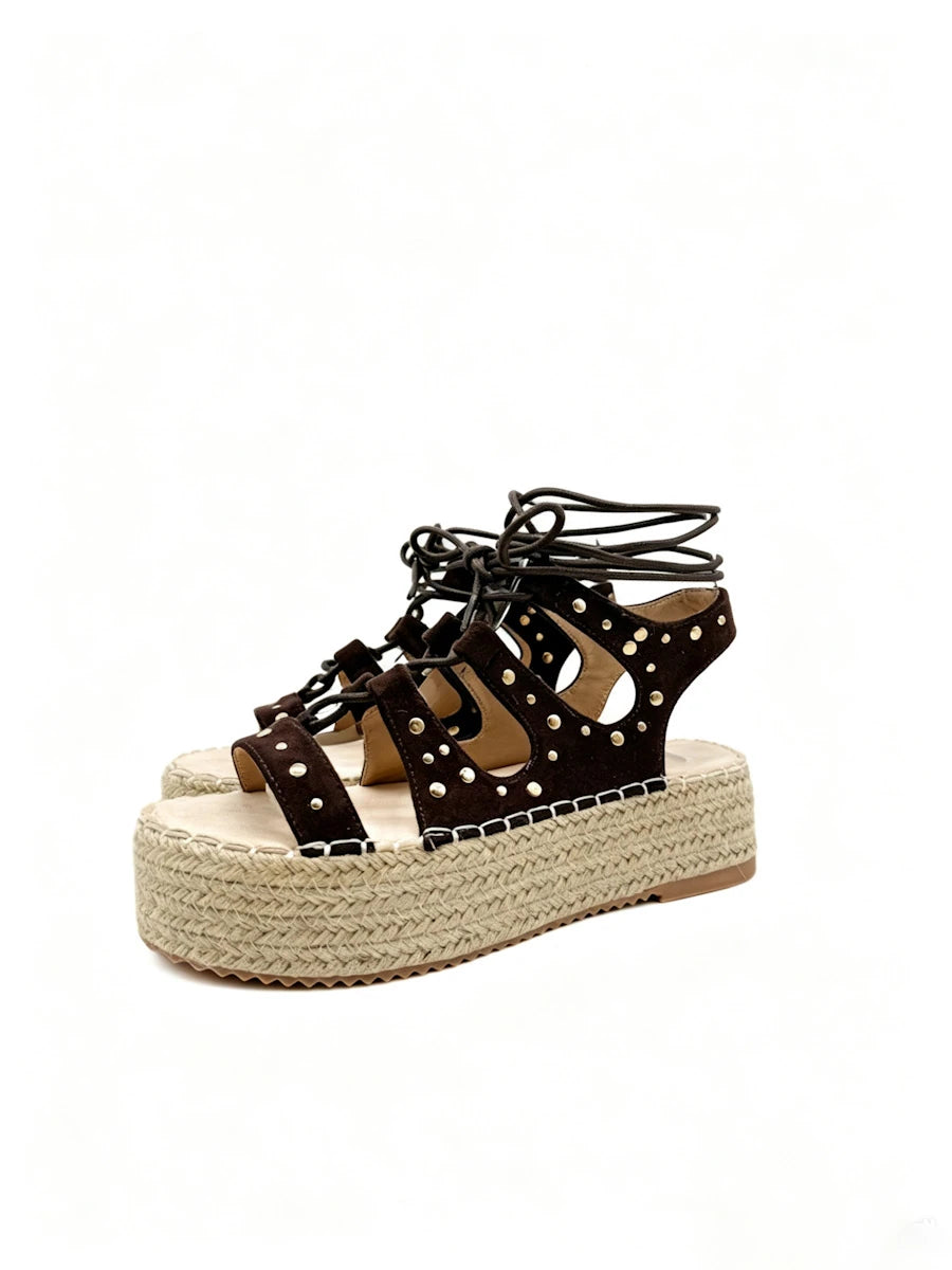 Sandalias Romanas de Plataforma con Tachuelas y Cierre de Cordones