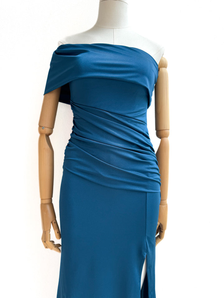 Vestido Largo con Drapeado y Abertura Lateral