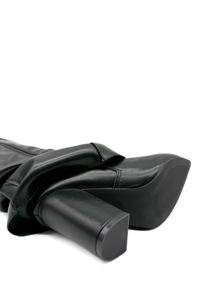 Bota Alta Negra con Tacón Cuadrado y Detalle Metálico Dorado